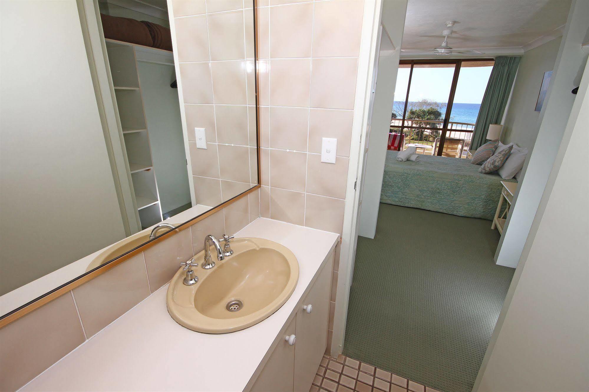 San Simeon Beachfront Apartments Tugun Голд-Кост Экстерьер фото