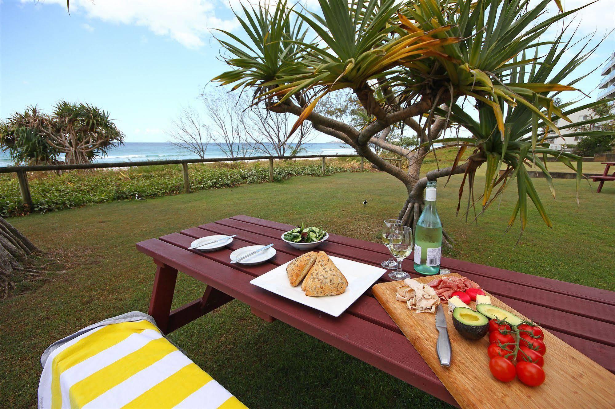 San Simeon Beachfront Apartments Tugun Голд-Кост Экстерьер фото